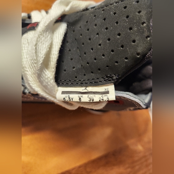 Jordan sneakers - Picture 6 of 8